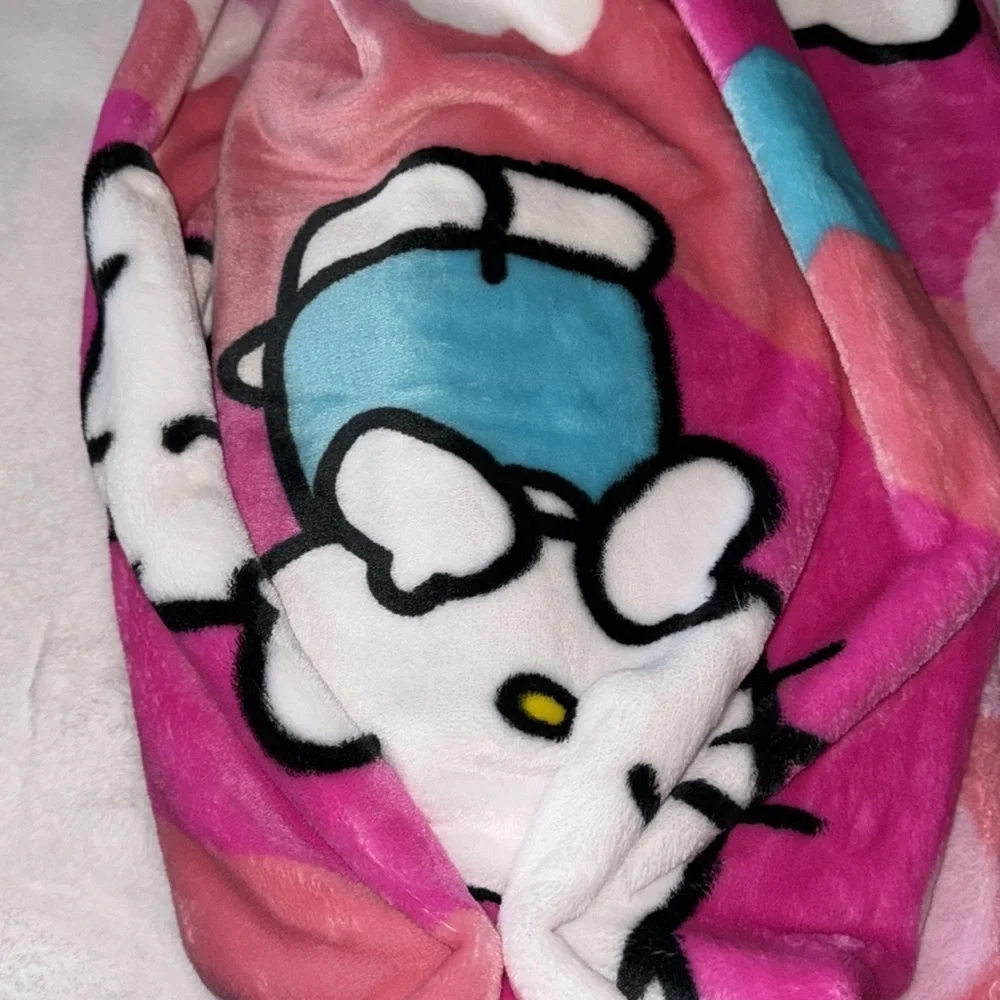 Hello Kitty Valentine’s Day hearts Plush Blanket Viral HTF 💕
